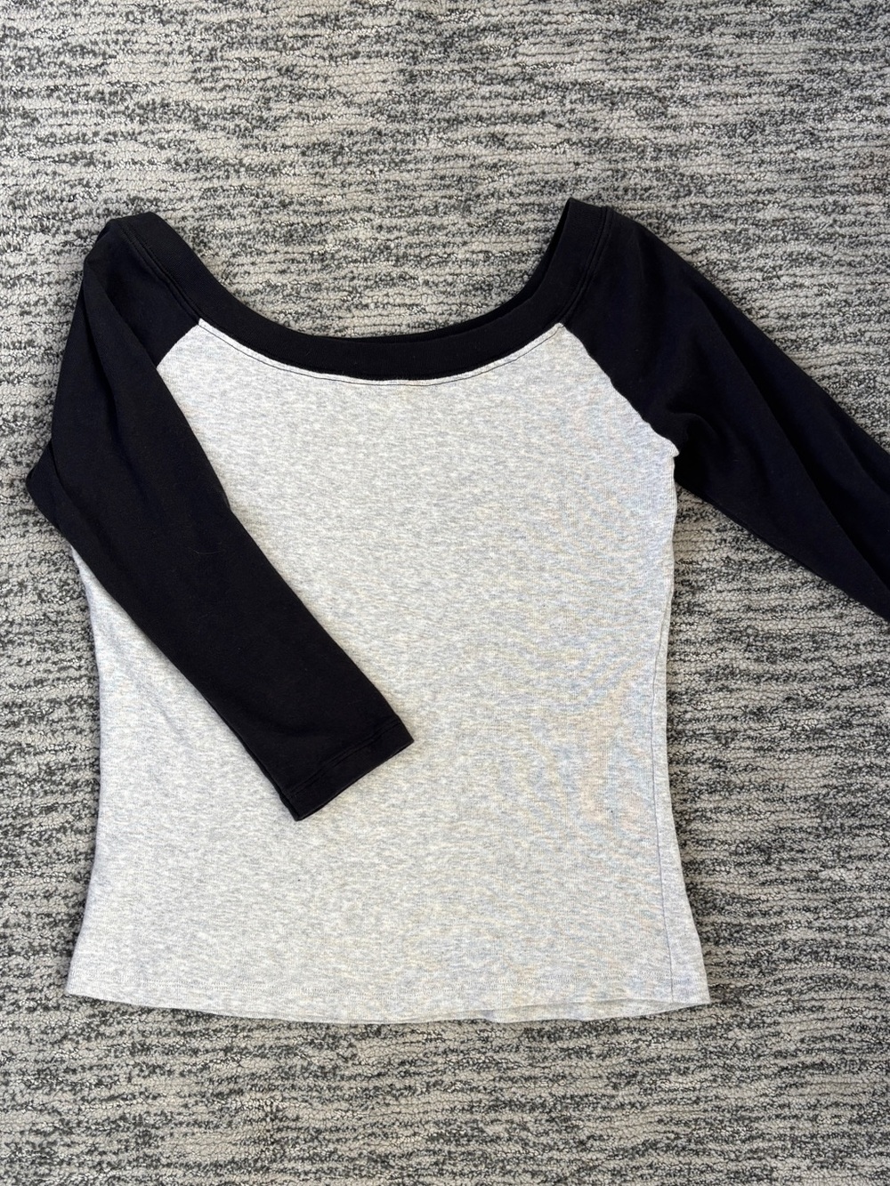 two-tone raglan top black sleeves gray body